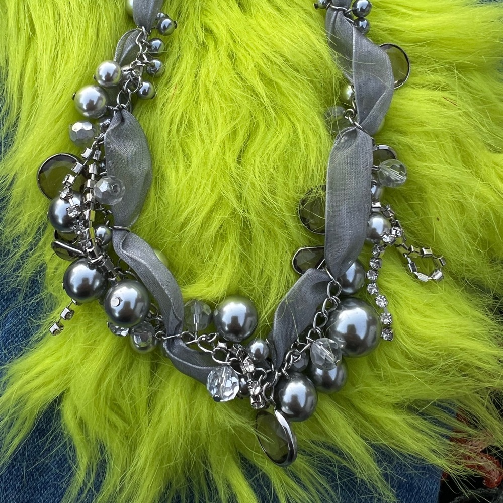 Carolee heart stamped silver tone small link necklace w/ ribbon & faux pearls!
